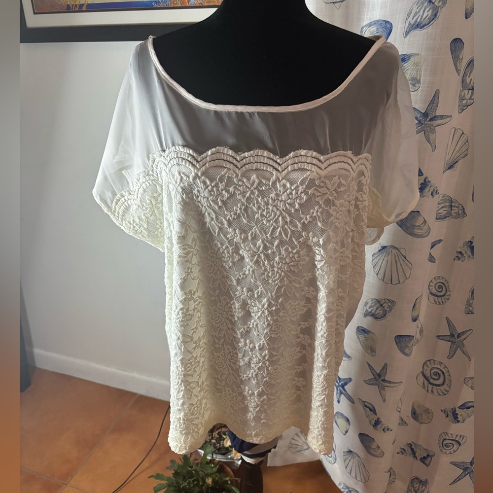Women’s top white lace round neck in a sheer chiffon flowing material, Brand New